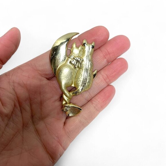 Vintage AJC Cattails Brooch Gold Tone Cats Tails Entwined On Crescent Moon - Picture 4 of 4